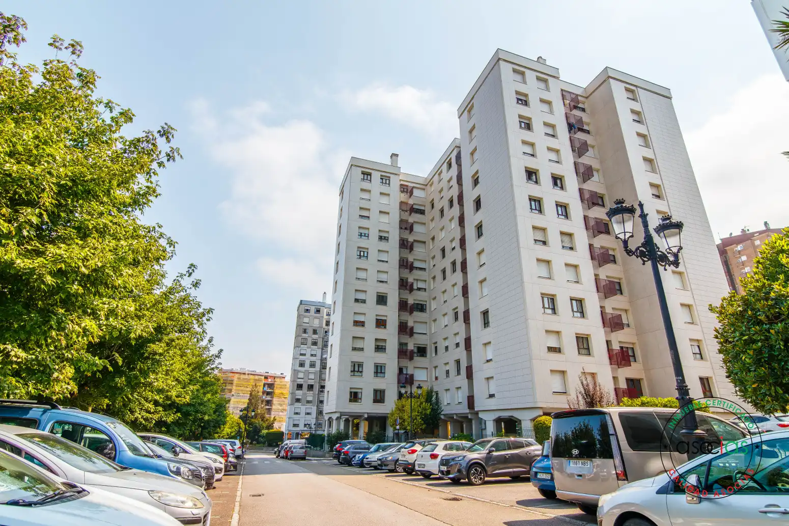 Vista exterior de Pis en venda en Oviedo  amb Calefacció, Parquet i Traster