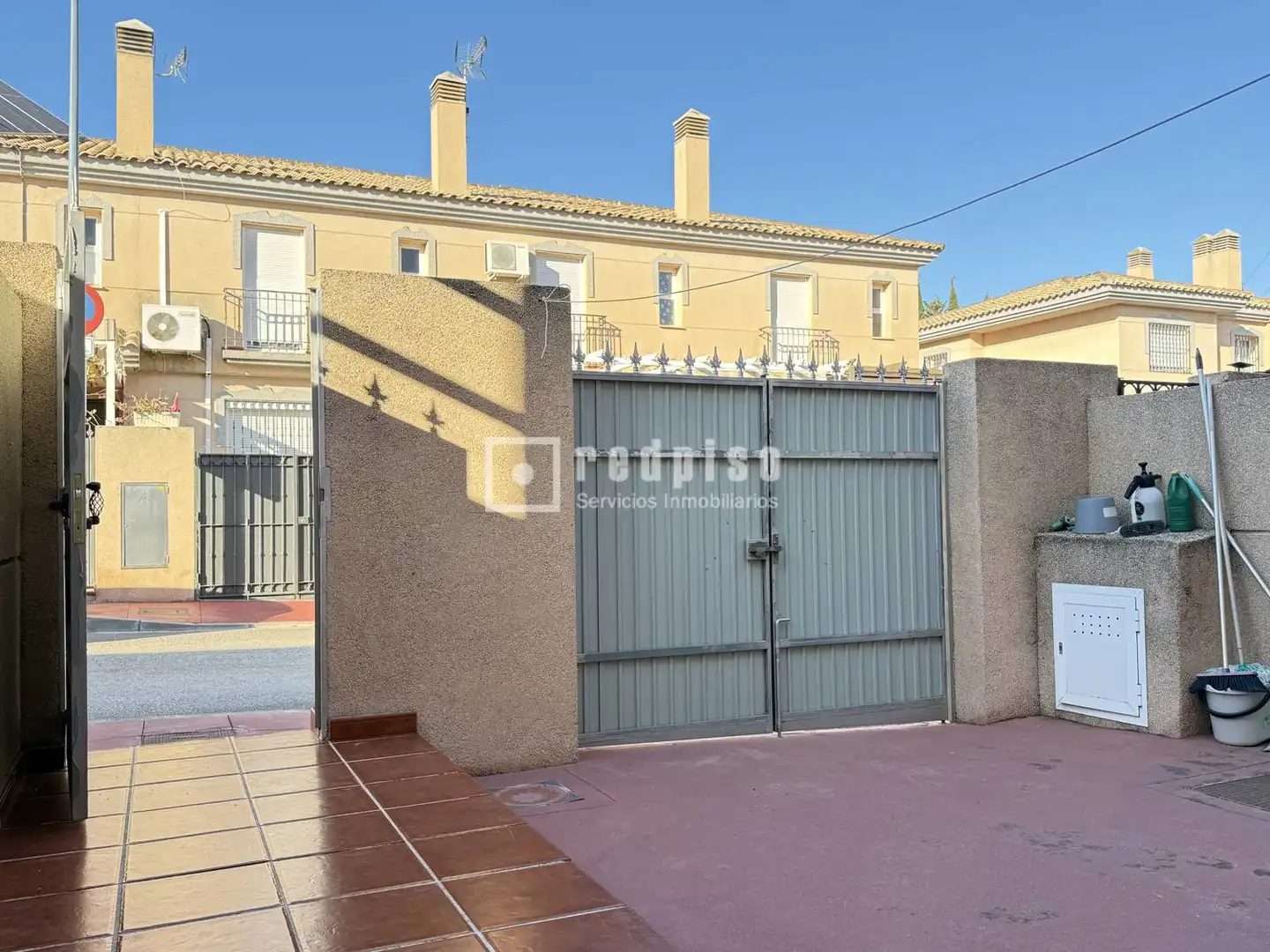Vista exterior de Casa o xalet en venda en Cártama amb Aire condicionat, Terrassa i Alarma