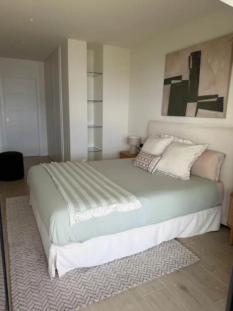 Schlafzimmer von Dachboden zum Verkauf in Cambrils mit Klimaanlage, Terrasse und Schwimmbad