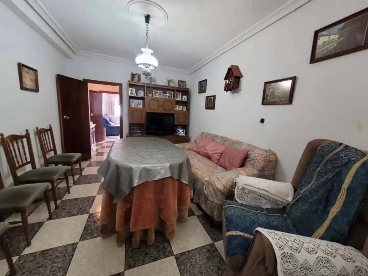 Sala d'estar de Casa o xalet en venda en Baza amb Terrassa