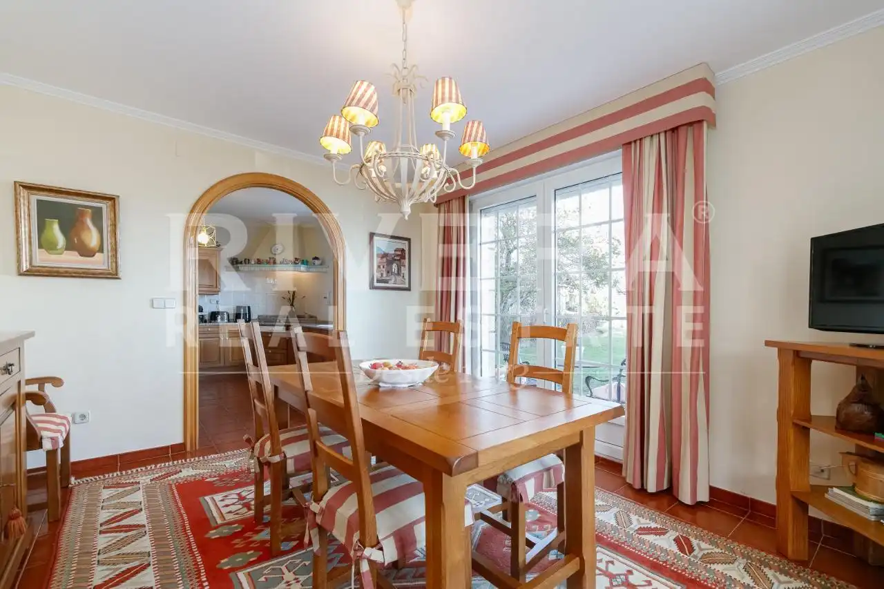Comedor de Casa o chalet en venta en Cangas  con Calefacción, Jardín privado y Amueblado