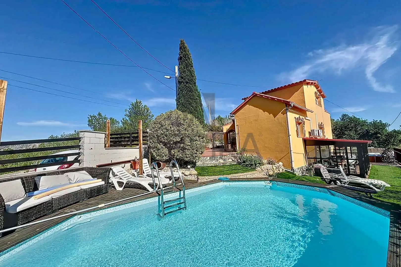 House with pool for sale in Olivella