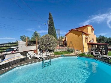 Casa amb piscina en venda a Olivella