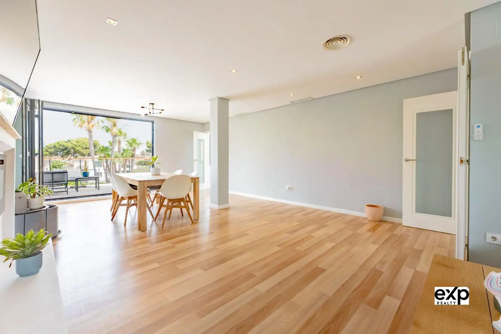 Comedor de Casa o chalet en venta en L'Eliana con Aire acondicionado, Calefacción y Jardín privado