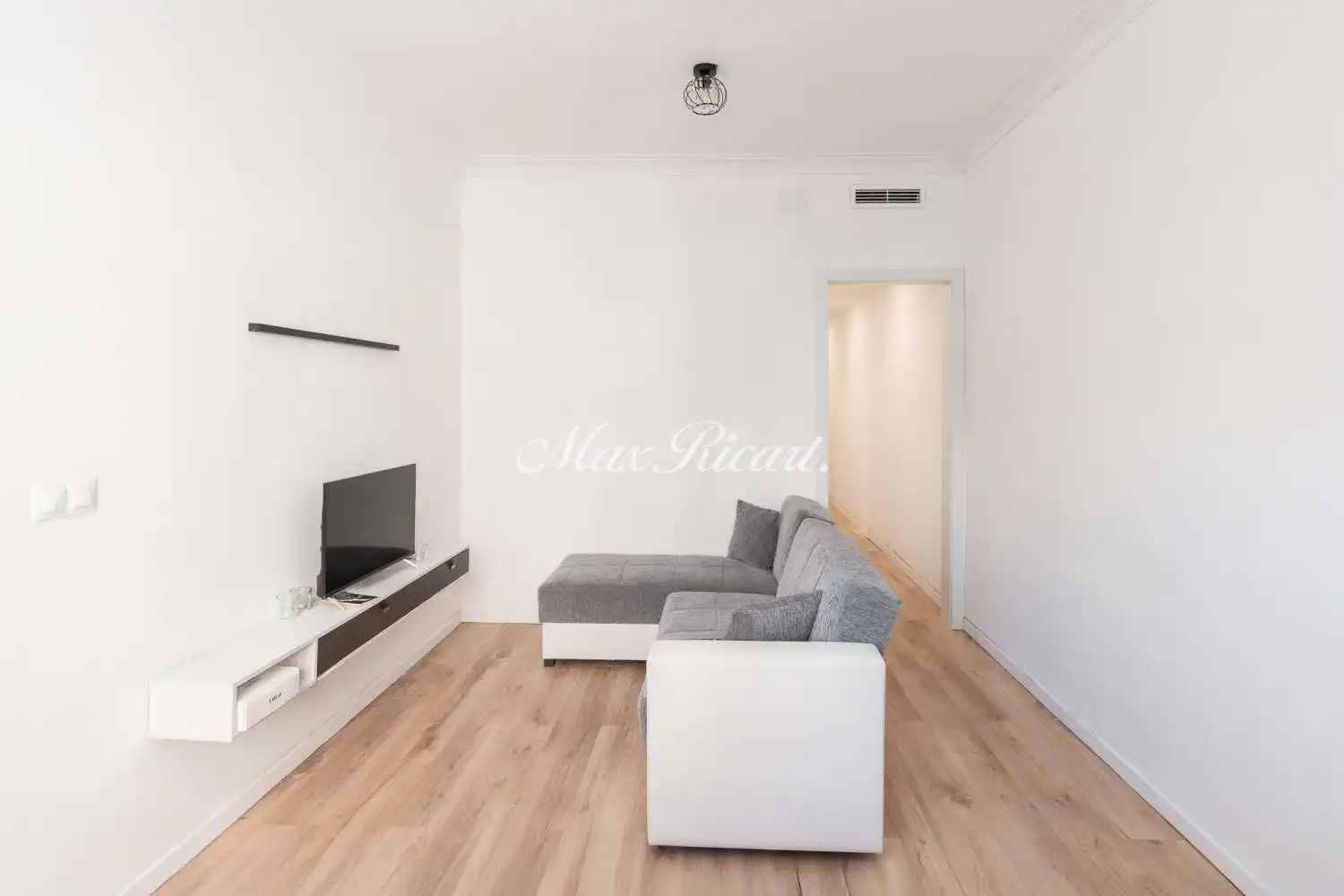 Flat with terrace for sale in Eixample
