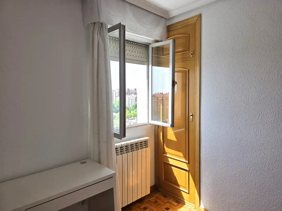 Schlafzimmer von Wohnung zur Miete in Madrid mit Klimaanlage, Heizung und Parkett