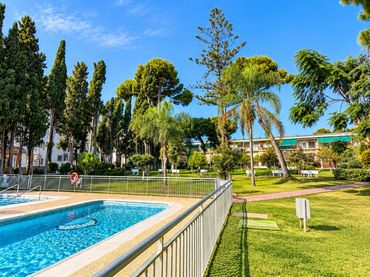 Apartment mit Pool zum Verkauf in Calle Decano José Gómez Rando 2