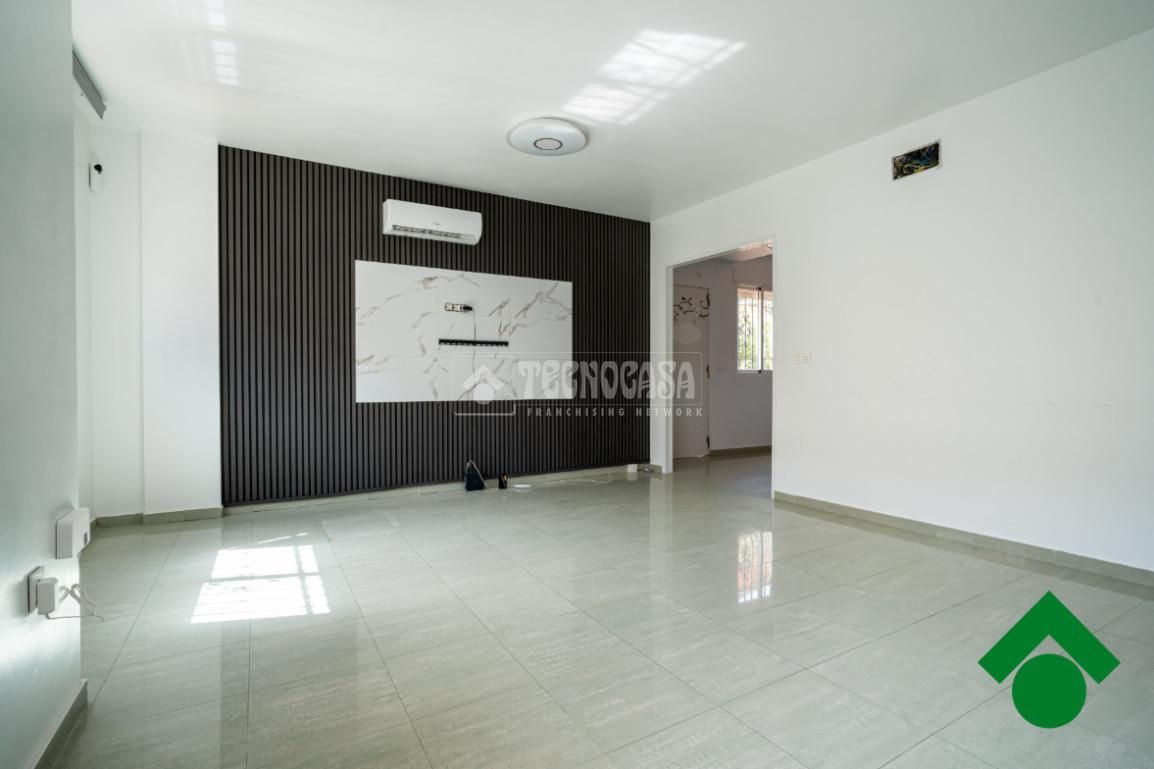 Sala d'estar de Casa adosada en venda en Atarfe amb Aire condicionat i Balcó