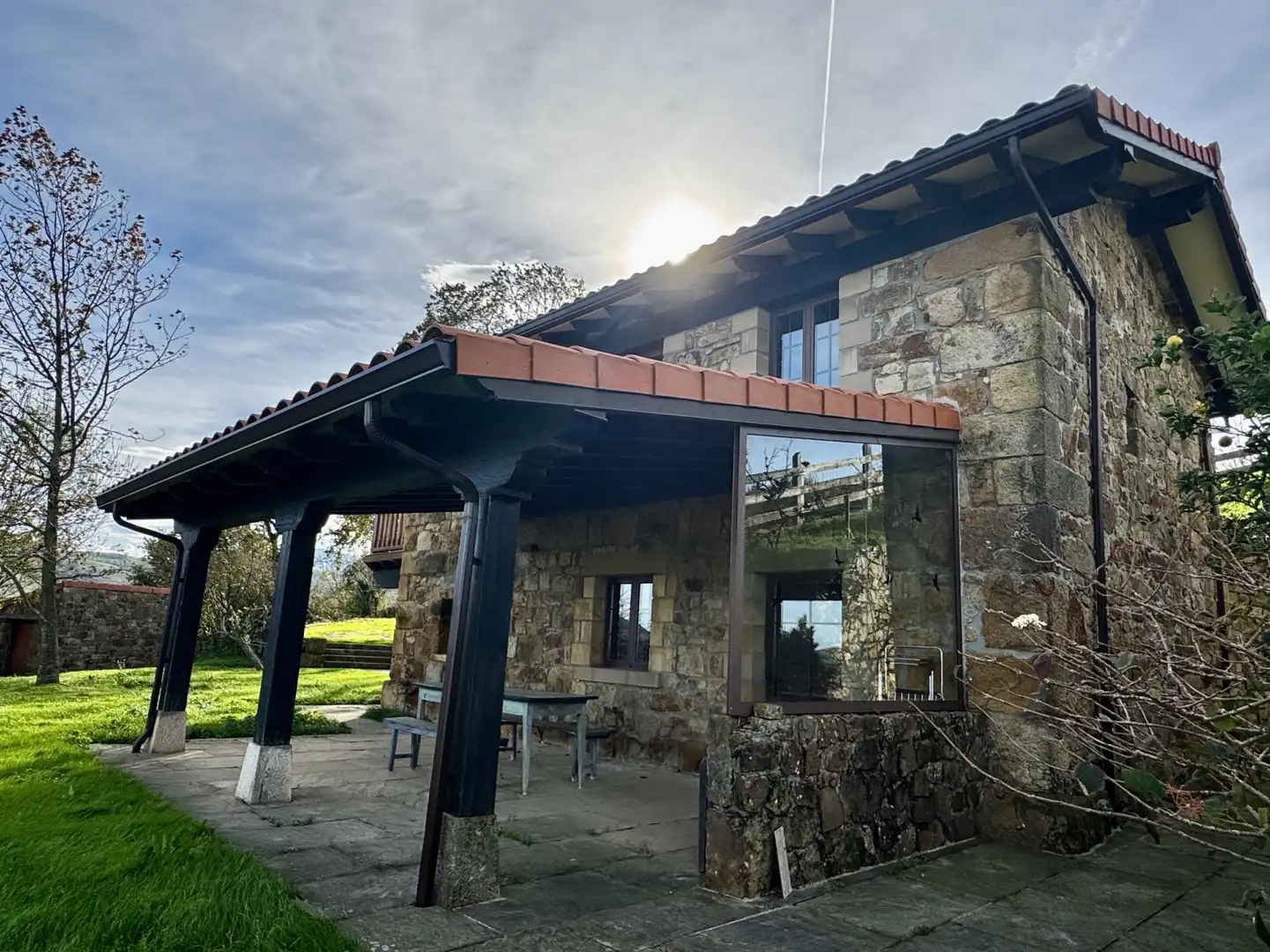 Vista exterior de Casa o xalet de lloguer en Riotuerto amb Calefacció, Terrassa i Traster