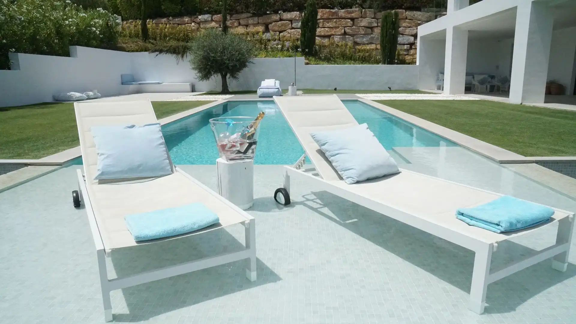 Piscina de Casa o xalet en venda en Benahavís amb Aire condicionat, Calefacció i Jardí privat