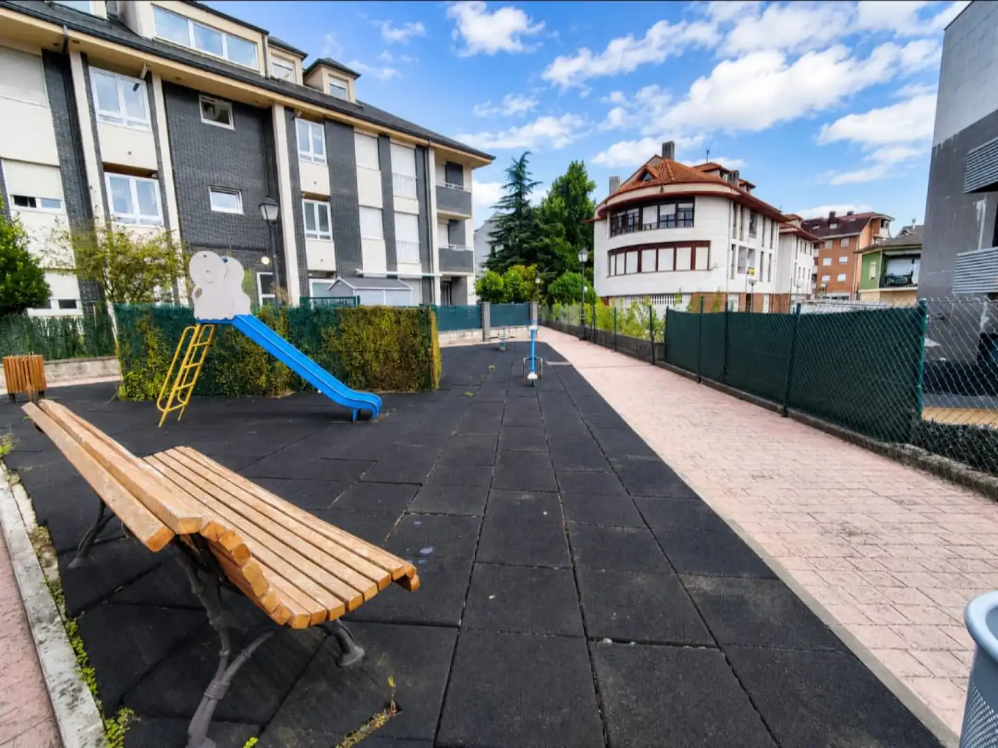 Aparcament de Àtic en venda en Santa María de Cayón amb Calefacció, Jardí privat i Parquet