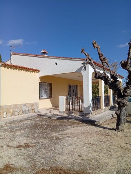 Vista exterior de Casa o xalet en venda en Ontinyent amb Aire condicionat i Calefacció
