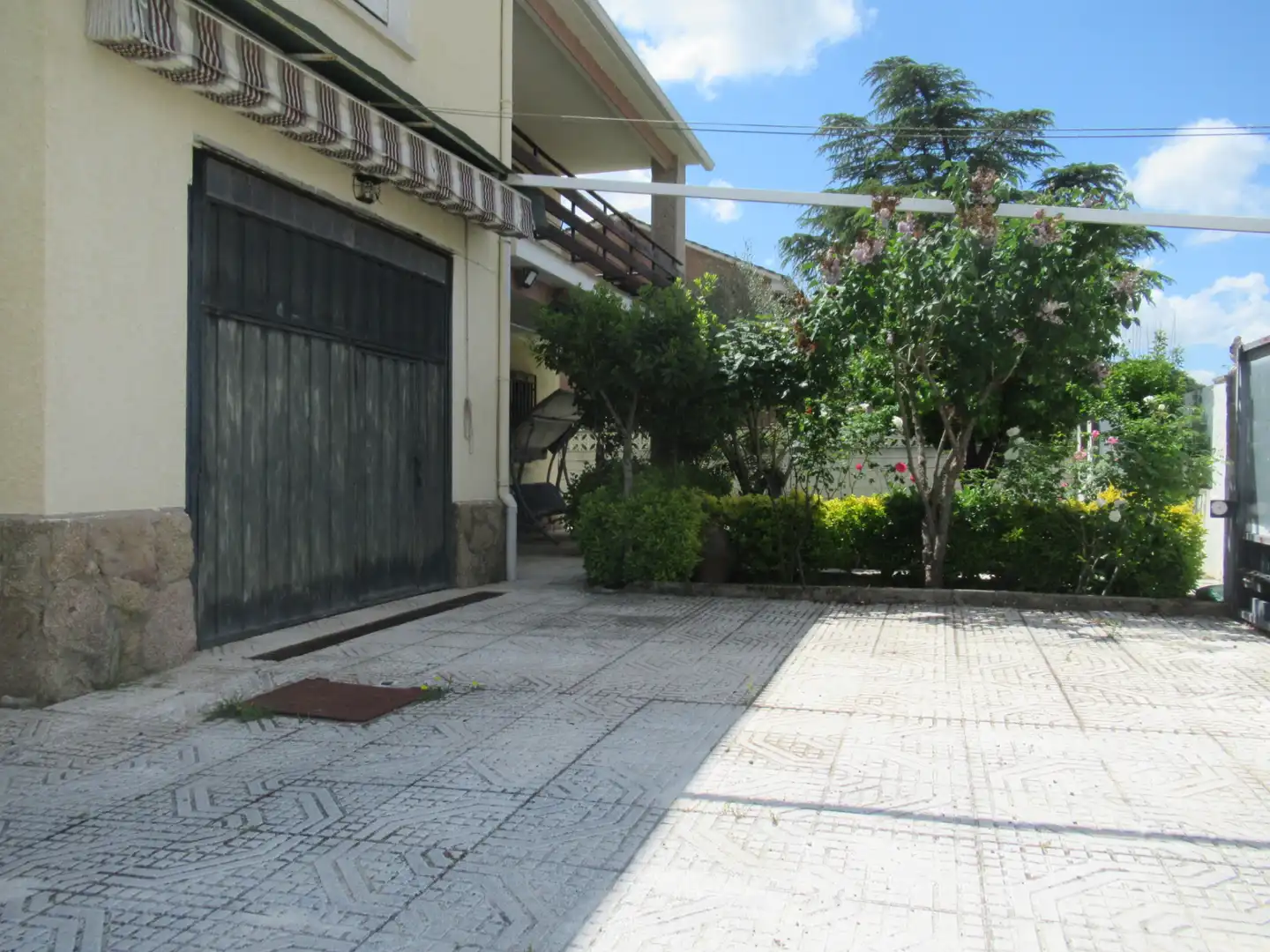 Vista exterior de Casa o chalet en venta en Camarma de Esteruelas con Calefacción, Jardín privado y Terraza