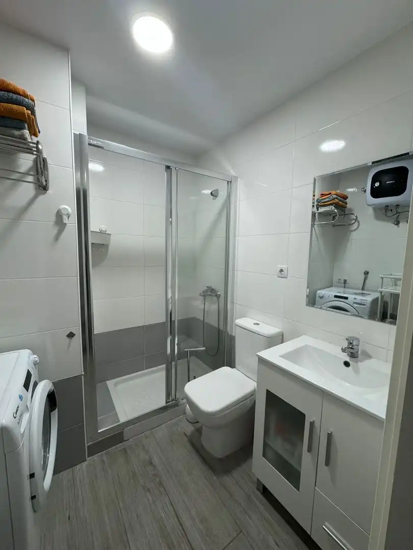 Badezimmer von Wohnungen zur Miete in Las Palmas de Gran Canaria mit Klimaanlage, Terrasse und Möbliert