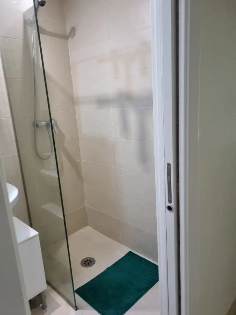 Bany de Apartament de lloguer en Madrid amb Calefacció, Moblat i Rentadora