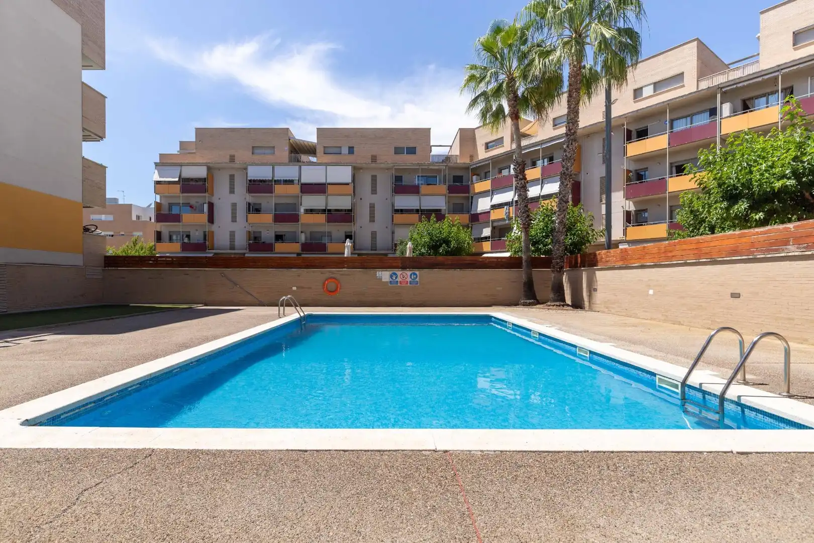 Piscina de Piso en venta en Terrassa con Calefacción y Piscina comunitaria