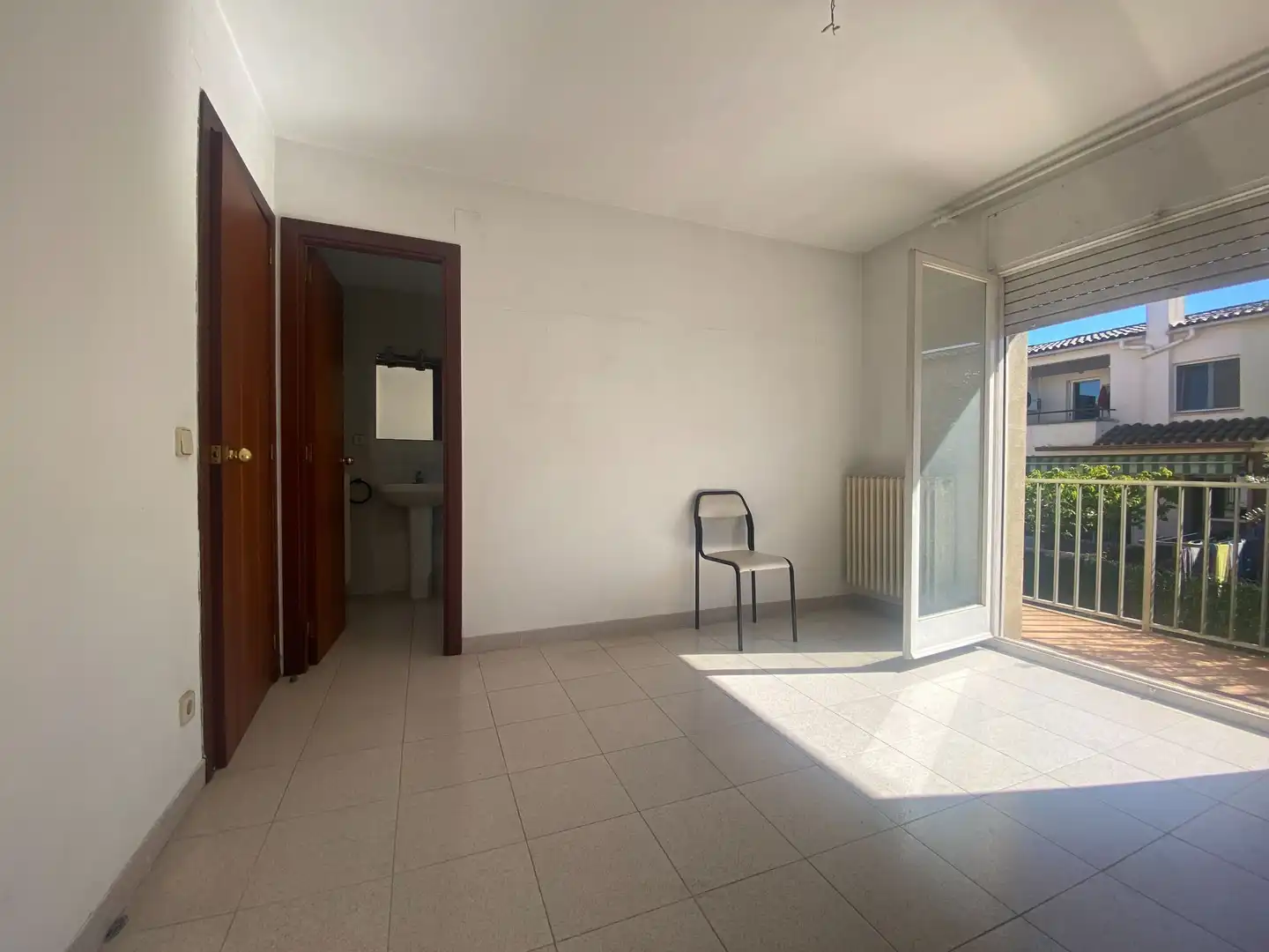 Habitación de Casa adosada en venta en Girona con Calefacción, Jardín privado y Terraza