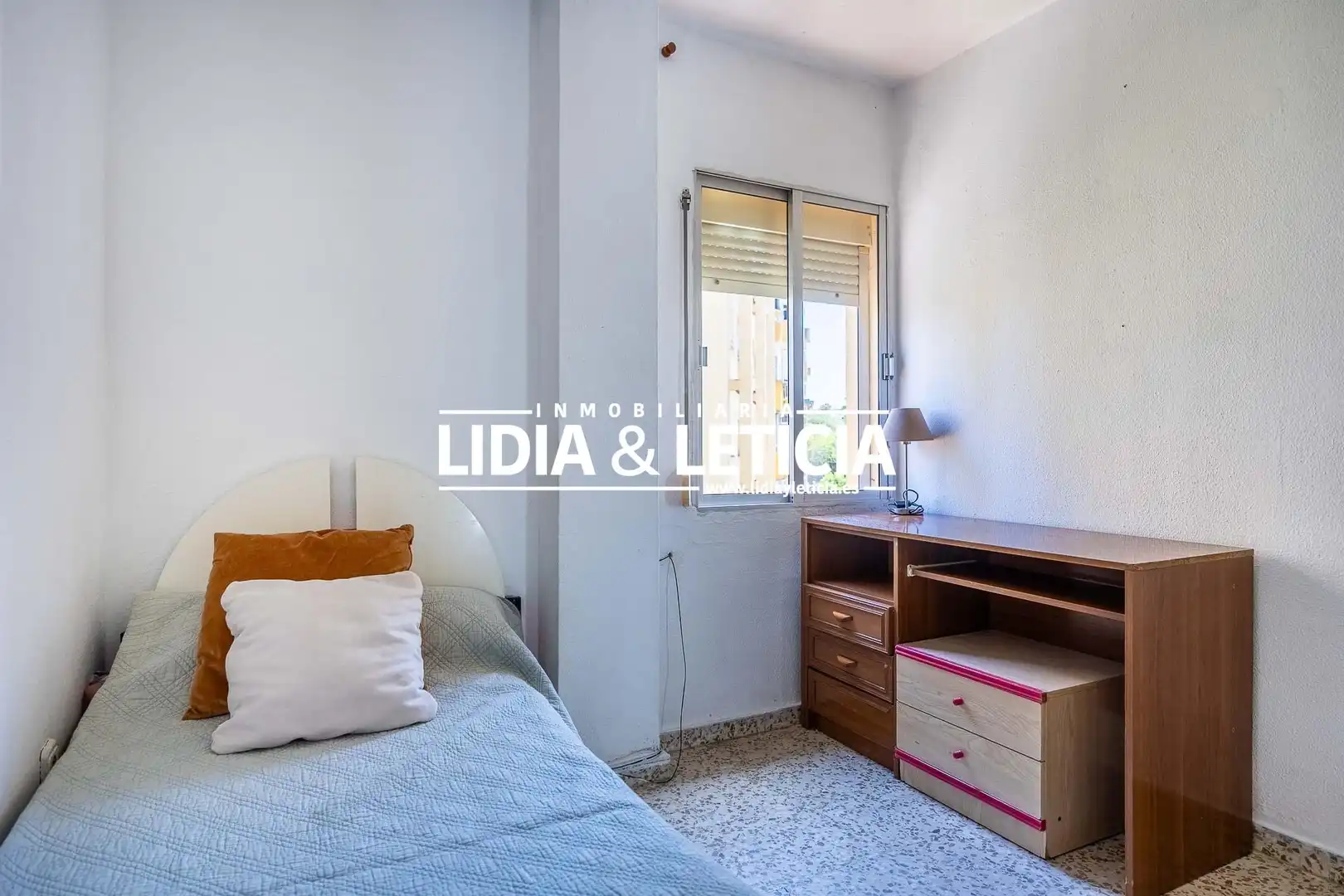 Bedroom of Flat for sale in Alcalá de Guadaira  with Air Conditioner, Terrace and Furnished