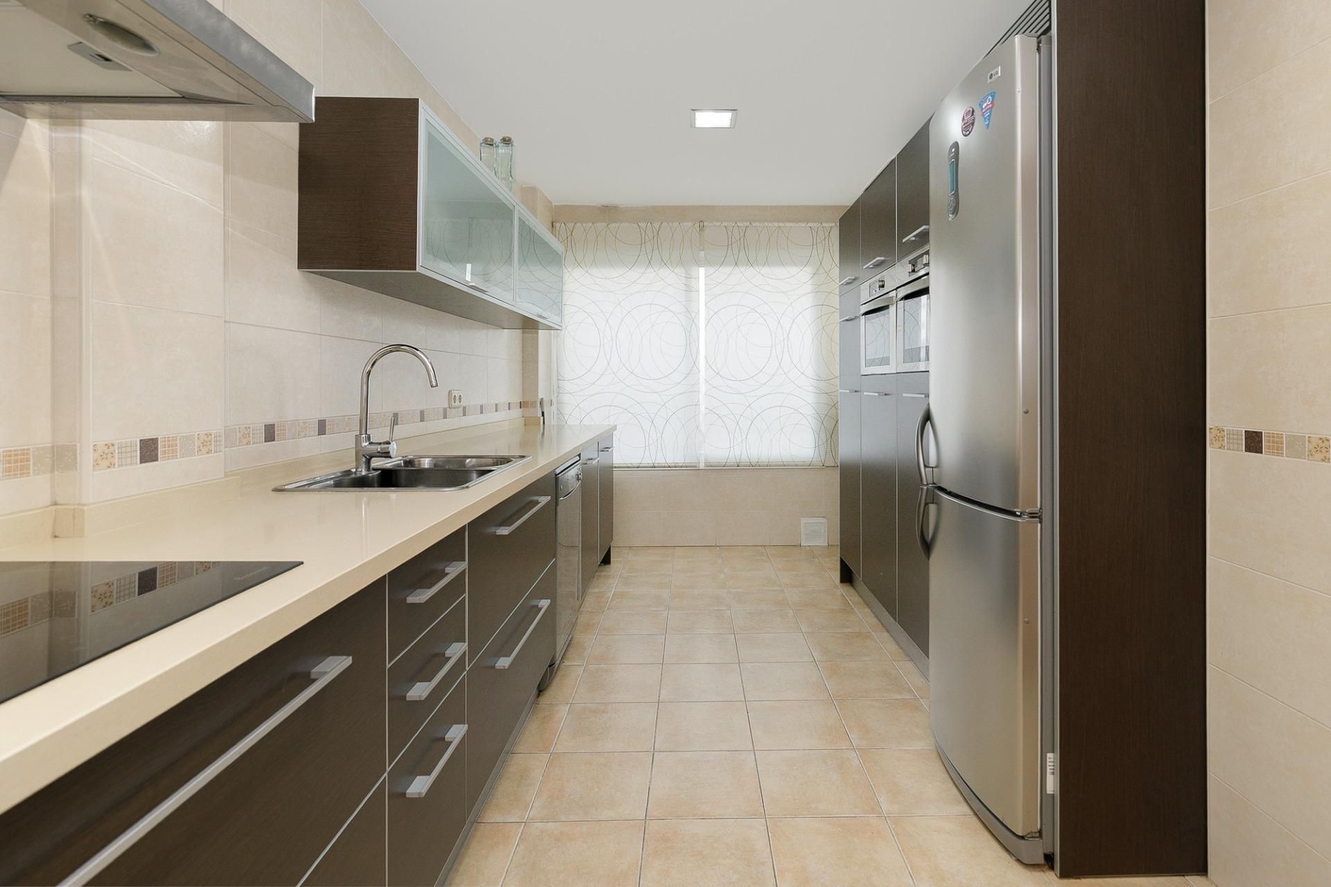 Cuina de Casa adosada en venda en Albolote amb Aire condicionat i Jardí privat