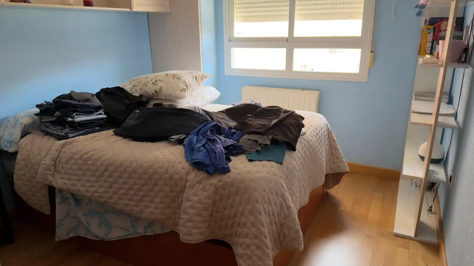 Dormitori de Pis de lloguer en Granada amb Aire condicionat, Calefacció i Moblat