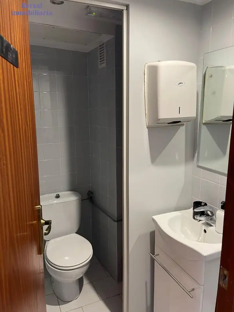 Bathroom of Office for sale in  Logroño  with Heating