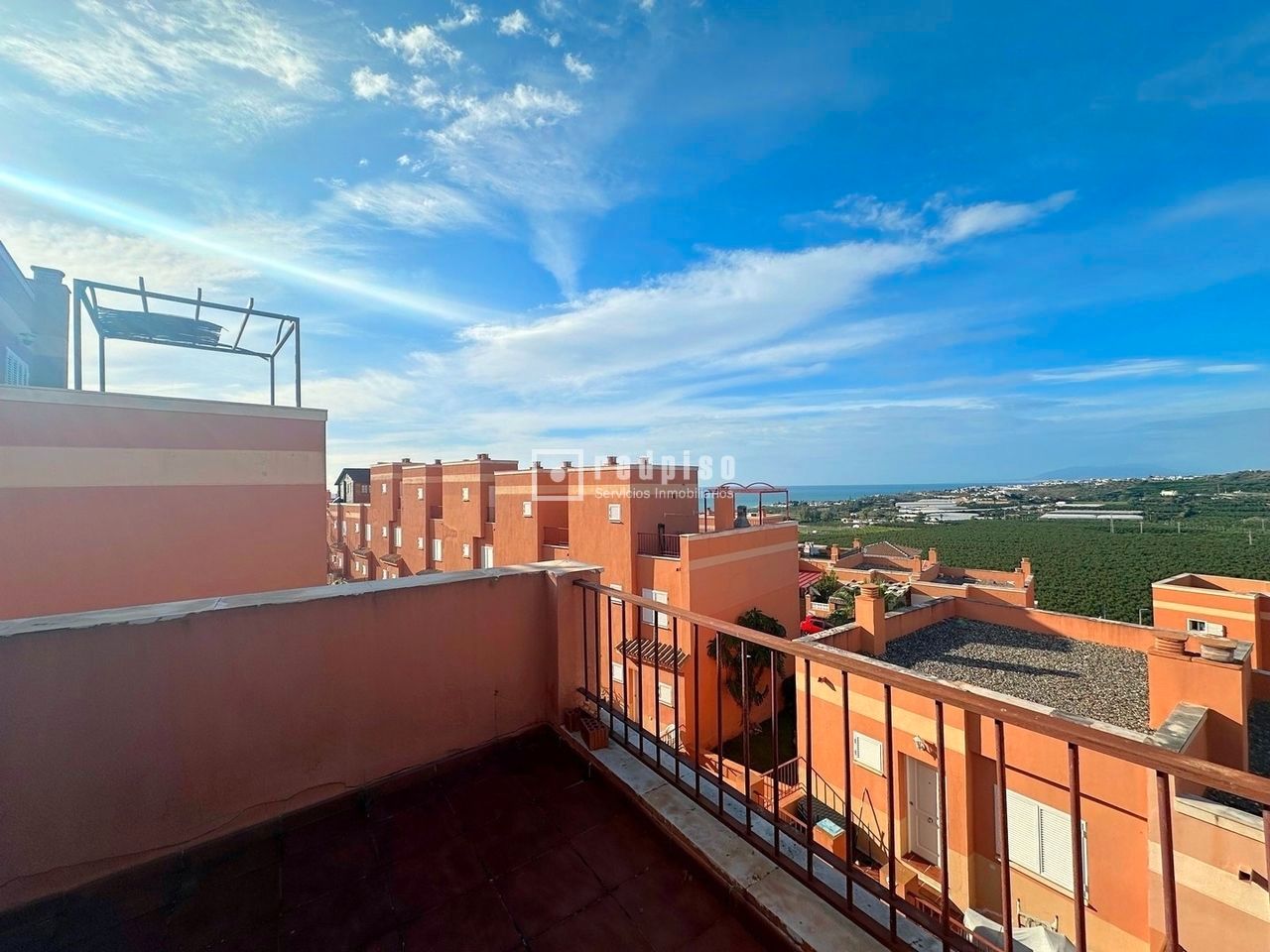 Vista exterior de Casa o xalet en venda en Vélez-Málaga amb Terrassa i Piscina