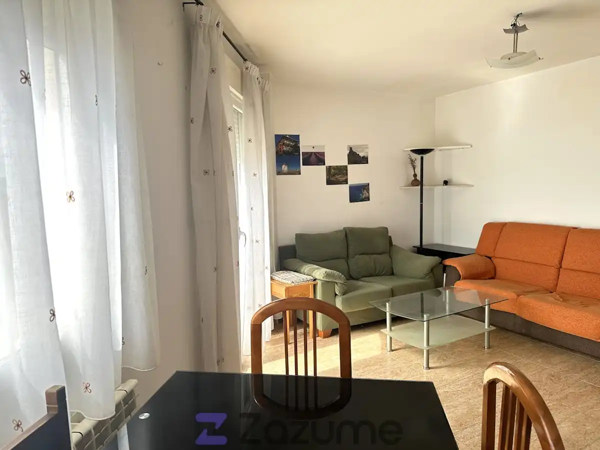 Sala de estar de Piso de alquiler en Arcas del Villar con Calefacción, Trastero y Amueblado