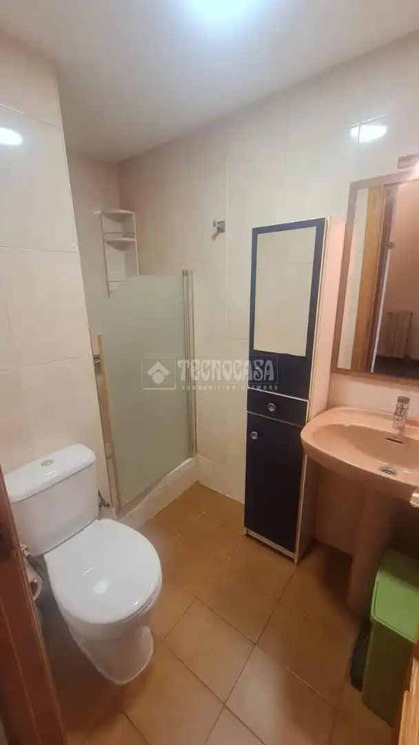Bathroom of Flat for sale in Zaragoza  with Heating, Terrace and Furnished
