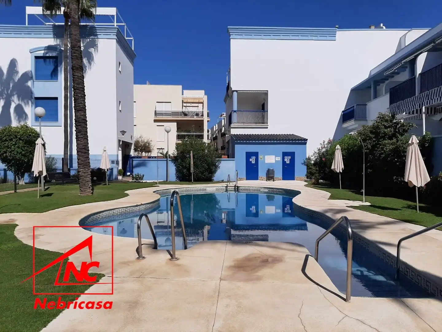 Schwimmbecken von Wohnung zur Miete in Rota mit Klimaanlage, Terrasse und Schwimmbad