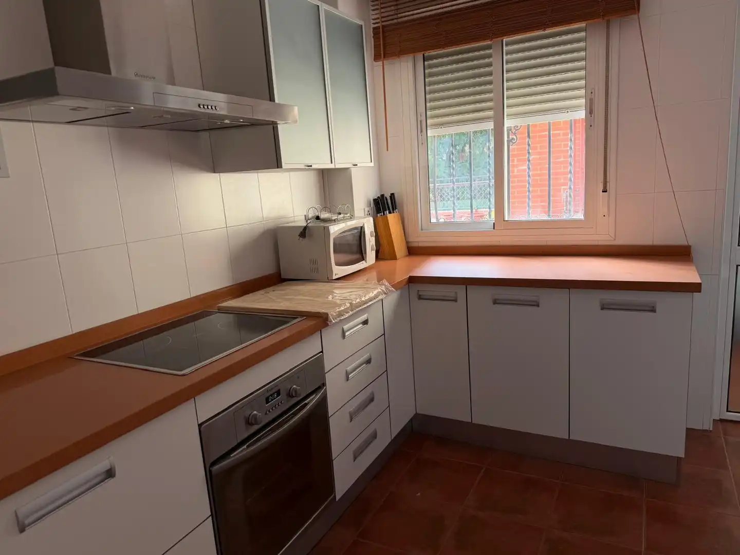 Cocina de Piso para compartir en Sevilla con Aire acondicionado y Amueblado