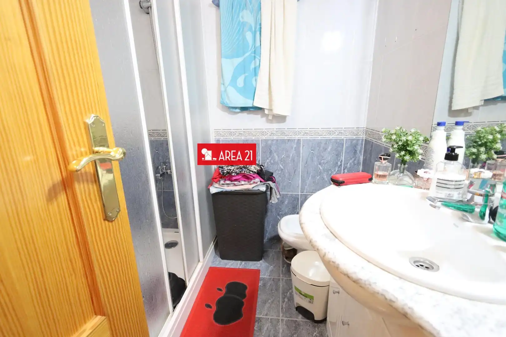 Baño de Piso en venta en La Pobla de Vallbona con Trastero y Balcón