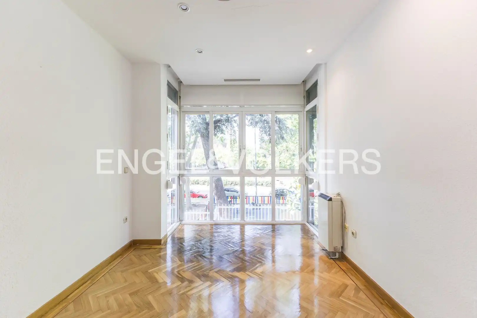 Außenansicht von Wohnung zur Miete in Madrid mit Klimaanlage, Heizung und Privatgarten
