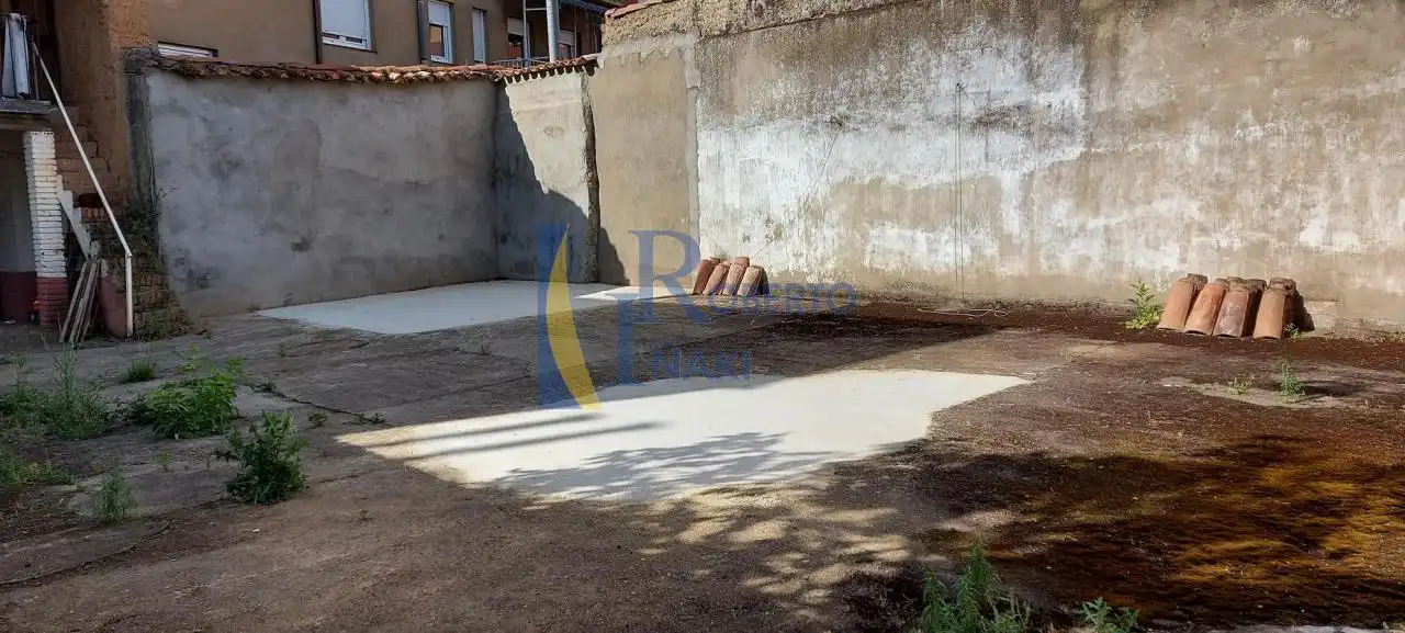 Casa con jardín en venta en Valencia de Don Juan, imagen 3