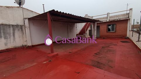 Ref. 27728 Zona San Pedro. Gran casa independiente de dos plantas con magnifica azotea  PARA TRANSFORMAR A SU GUSTO y poder vivir