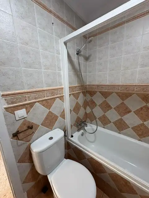 Bathroom of Flat for sale in Algeciras  with Storage room, Oven and Washing machine