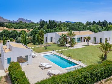Casa rústica amb piscina en venda a Pollença Poble
