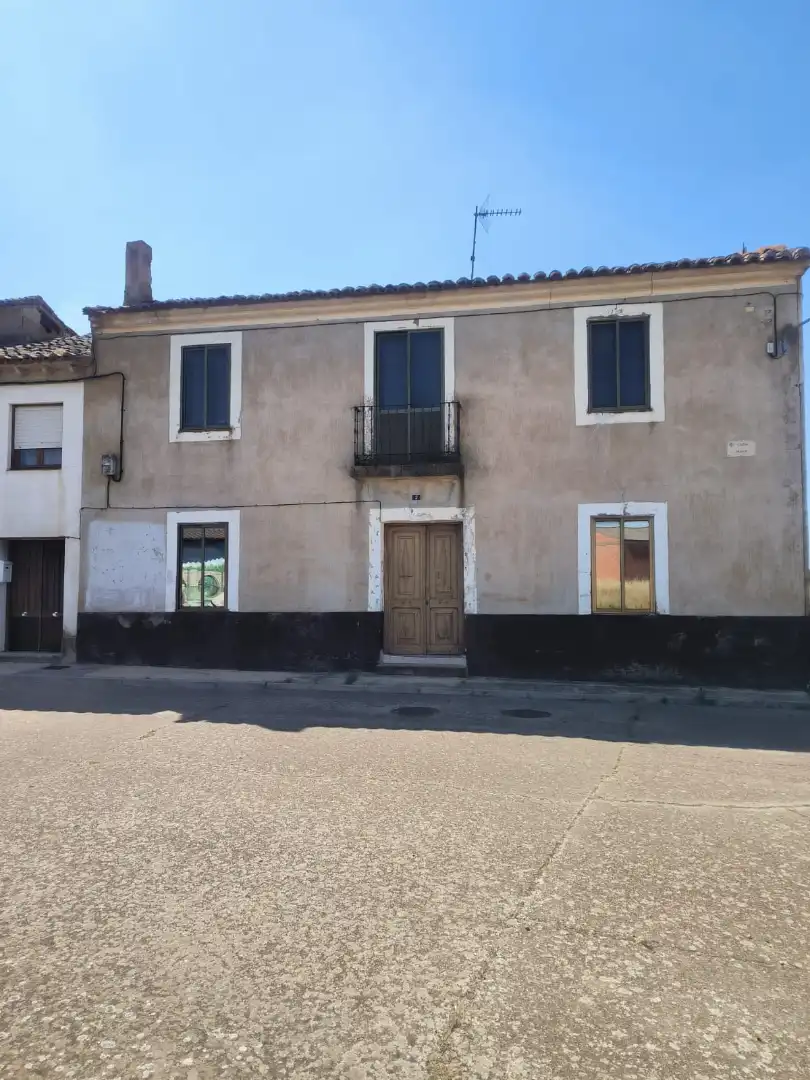 Vista exterior de Casa o xalet en venda en Palacios de Riopisuerga amb Jardí privat i Balcó