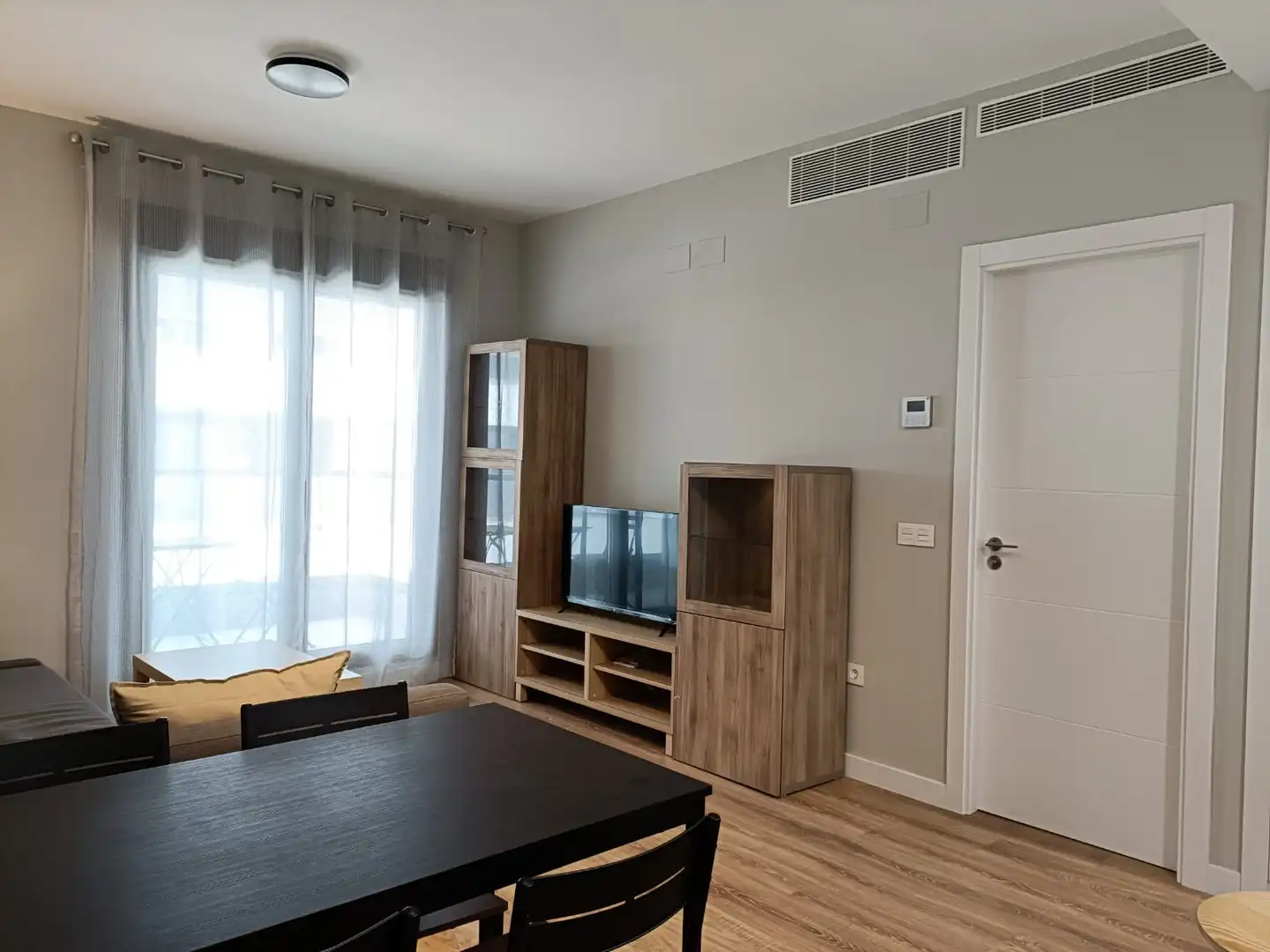 Apartments for rent in Calle Ulises, Colores - Entreparques