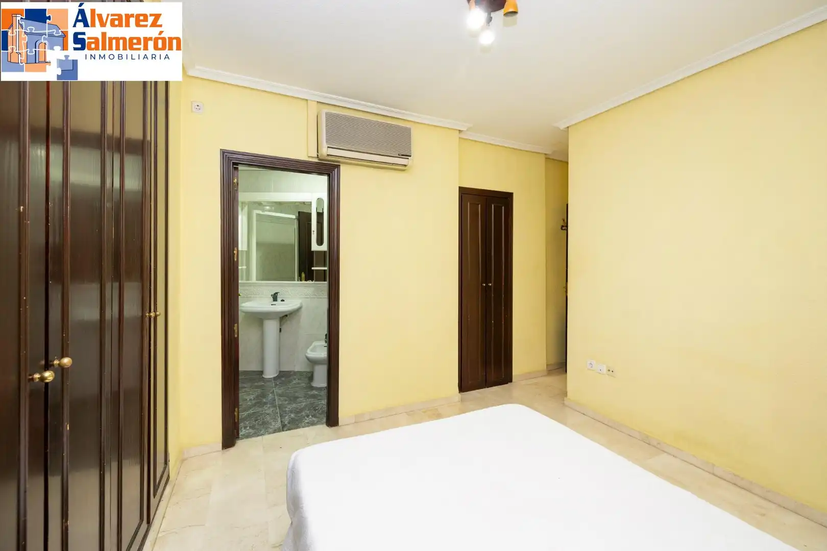Bedroom of Flat for sale in Granada