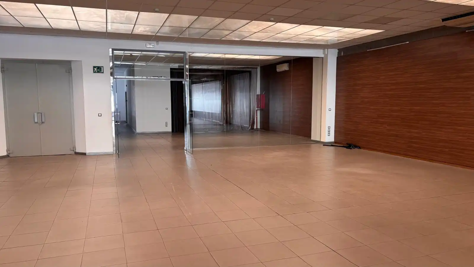 Industrial building with lift to rent in Avinguda del Maresme 64, imagen 11