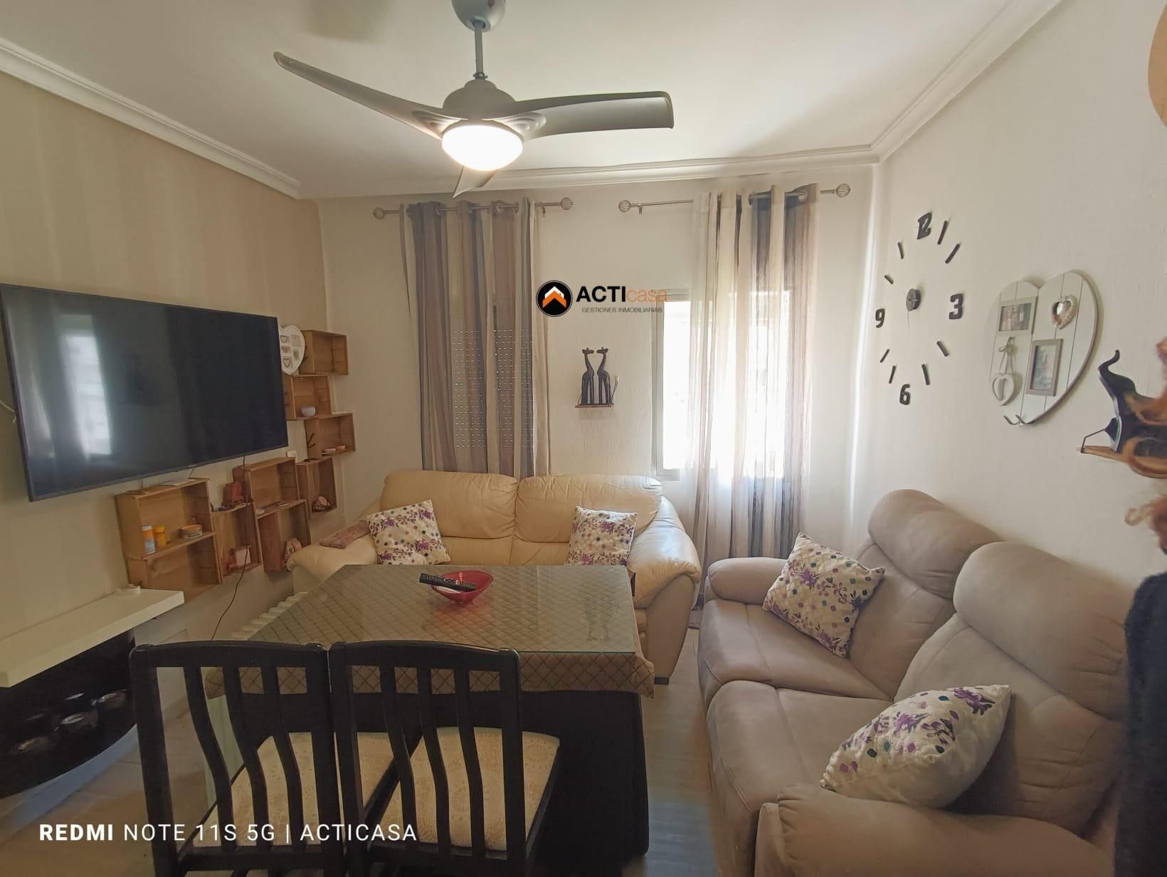 Sala d'estar de Pis de lloguer en Cáceres Capital amb Aire condicionat