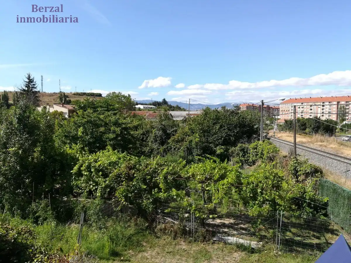 Finca rústica en venda en  Logroño amb Jardí privat, Traster i Balcó