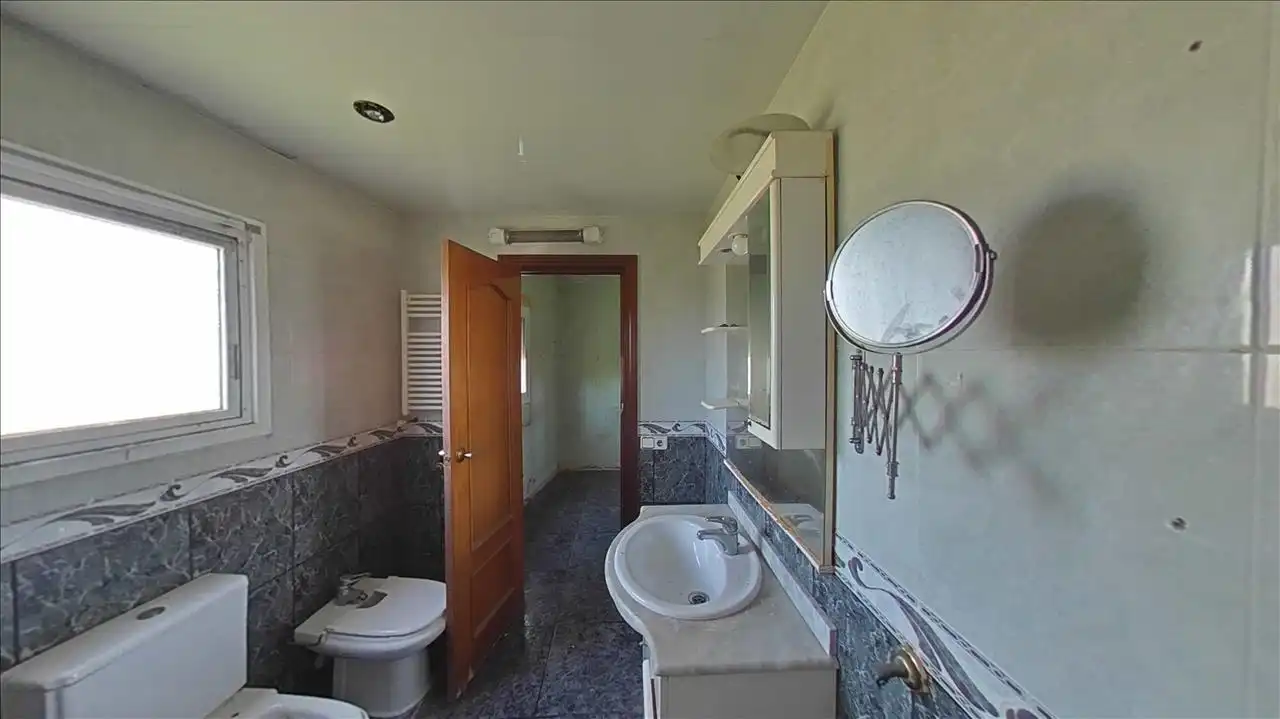 Bany de Casa o xalet en venda en Barcelona amb Calefacció, Parquet i Terrassa