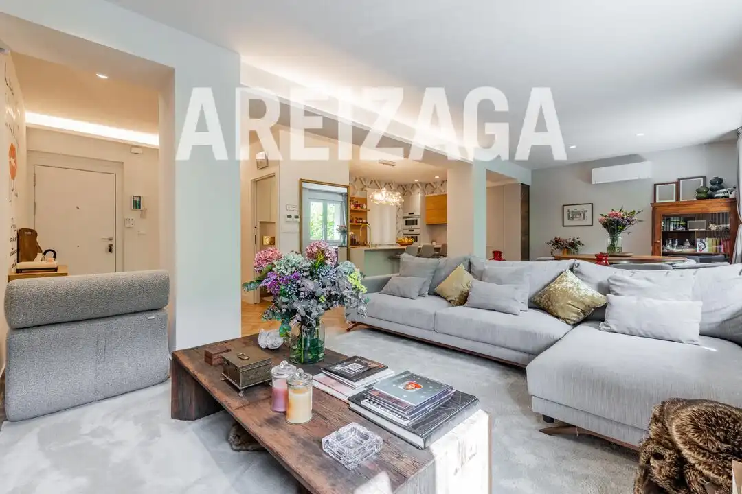 Sala d'estar de Pis en venda en Donostia - San Sebastián  amb Aire condicionat, Calefacció i Terrassa