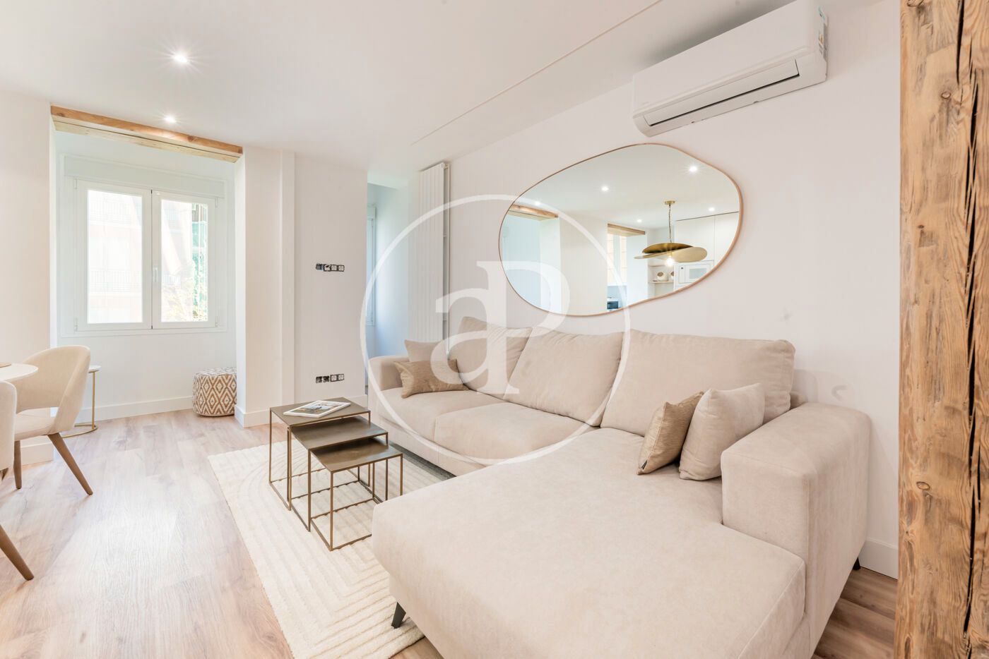 Living room of Flat for sale in  Madrid Capital  with Air Conditioner, Heating and Furnished