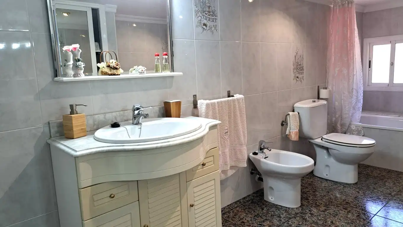 Baño de Casa o chalet en venta en Castellet i la Gornal con Aire acondicionado, Calefacción y Jardín privado