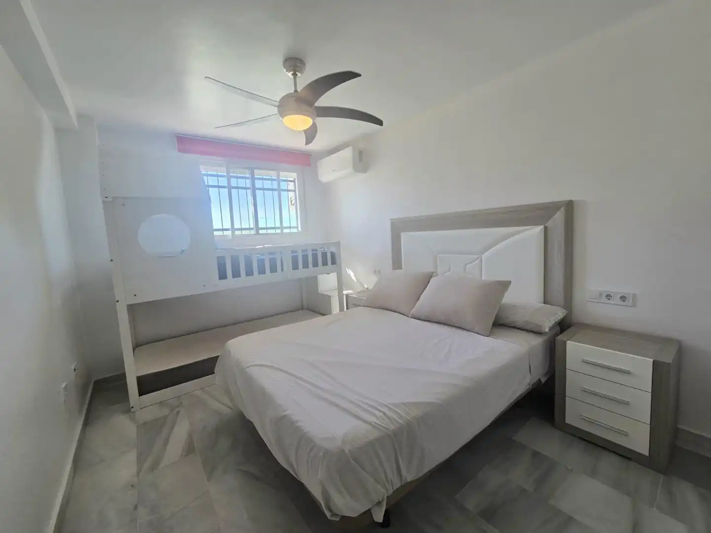 Schlafzimmer von Maisonette zum Verkauf in Torremolinos mit Klimaanlage, Privatgarten und Terrasse