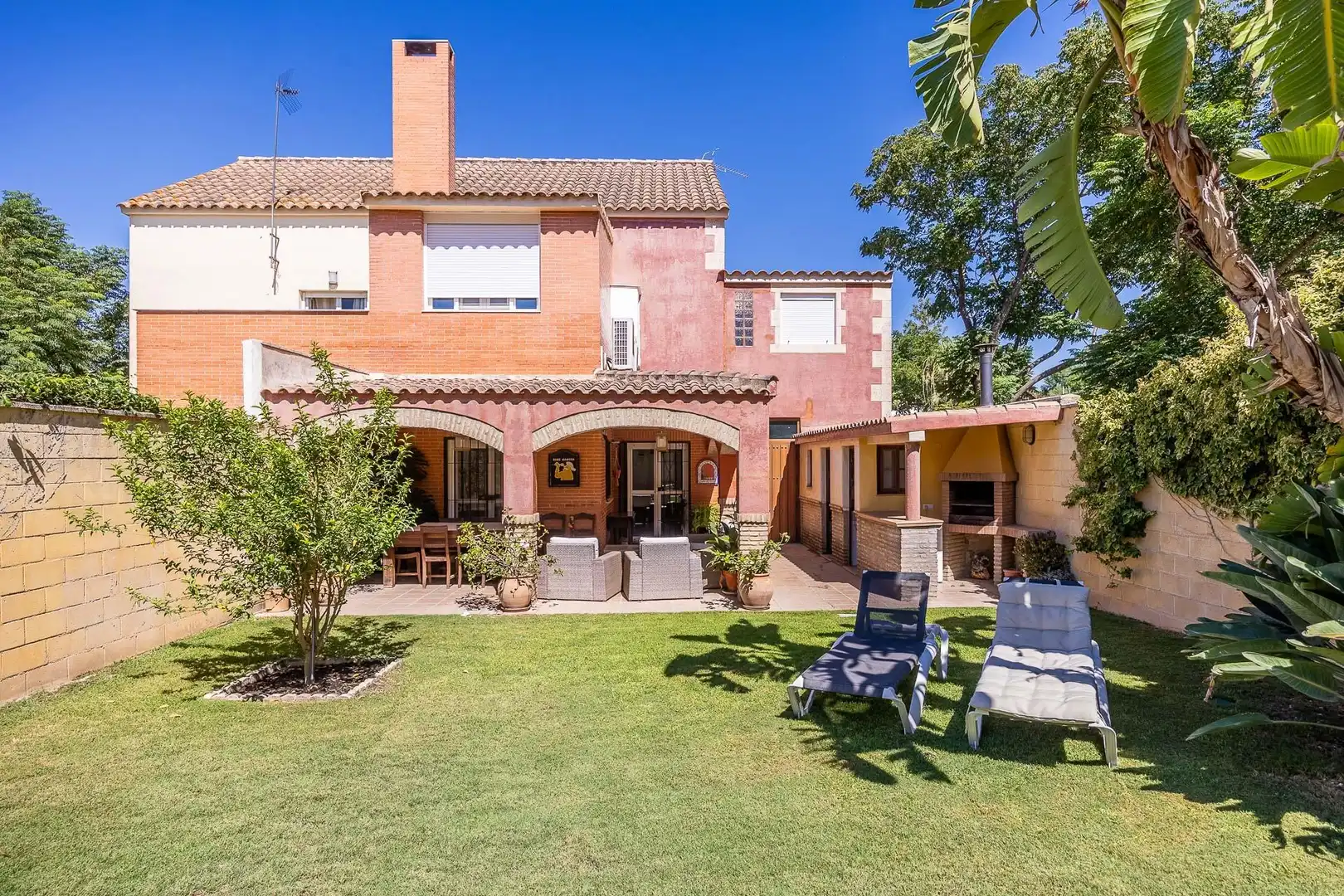 Jardín de Casa adosada en venta en Almensilla con Aire acondicionado, Calefacción y Jardín privado