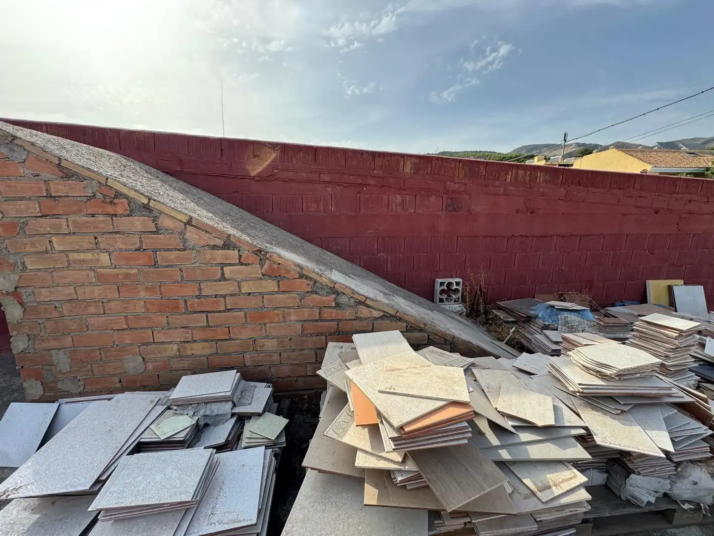 Außenansicht von Fabrikhallen zum Verkauf in Torremolinos