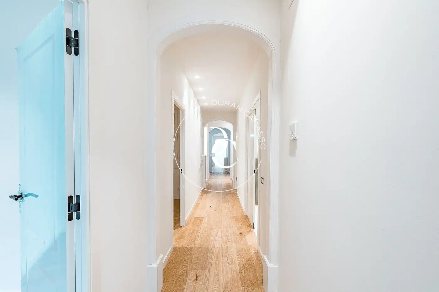 Wohnung zum Verkauf in Barcelona mit Klimaanlage, Heizung und Terrasse